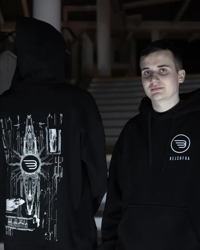 Bluza Bejsufka, przód i tył